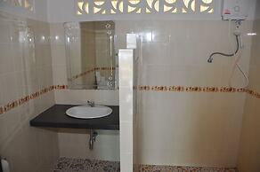 Pranee Beach Bungalows