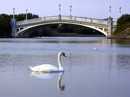 The Warwick Southport