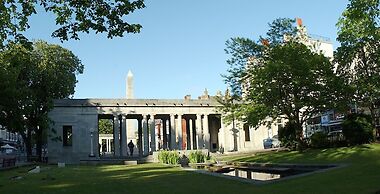 The Warwick Southport