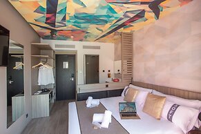 Casual Kubic Athens Hotel
