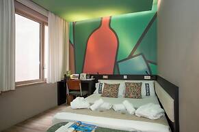 Casual Kubic Athens Hotel