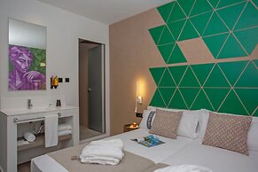 Casual Kubic Athens Hotel
