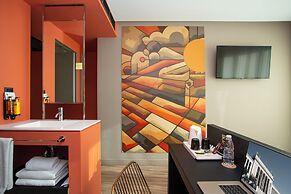 Casual Kubic Athens Hotel