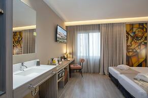 Casual Kubic Athens Hotel