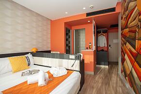 Casual Kubic Athens Hotel