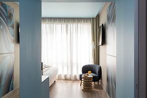 Casual Kubic Athens Hotel
