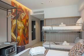 Casual Kubic Athens Hotel