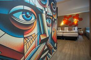 Casual Kubic Athens Hotel