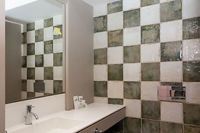 Casual Kubic Athens Hotel