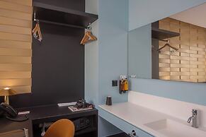 Casual Kubic Athens Hotel