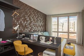 Casual Kubic Athens Hotel