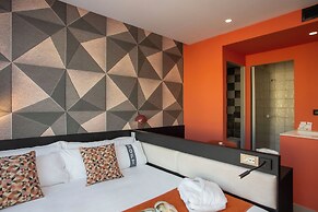 Casual Kubic Athens Hotel