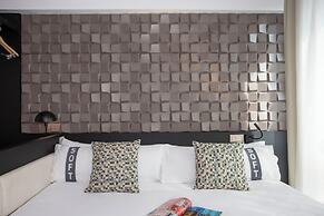 Casual Kubic Athens Hotel