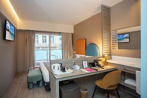 Casual Kubic Athens Hotel