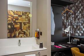 Casual Kubic Athens Hotel