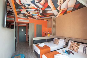 Casual Kubic Athens Hotel