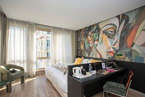 Casual Kubic Athens Hotel