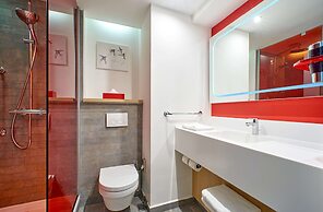 Park Inn by Radisson Kyiv Troyitska