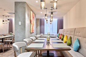 Park Inn by Radisson Kyiv Troyitska