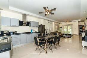 Platinum 3 bedrooms villa pool garden