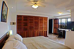 Casa Reflejos City View