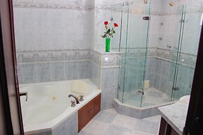 Hotel Chandelier Park