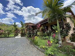 Aunty Arenal Lodge