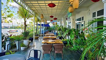 Riverside White House Hotel