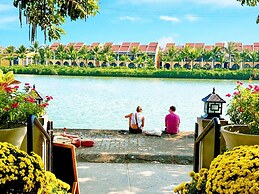 Riverside White House Hotel