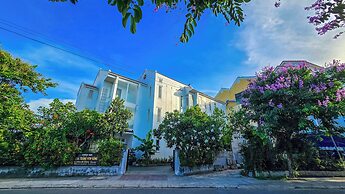 Riverside White House Hotel