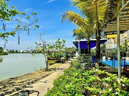 Riverside White House Hotel