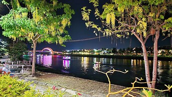 Riverside White House Hotel