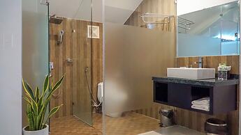 Riverside White House Hotel