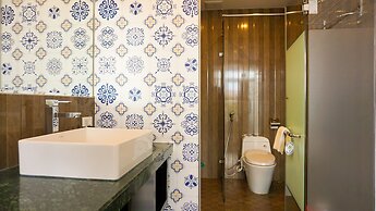 Riverside White House Hotel