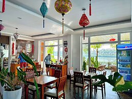 Riverside White House Hotel