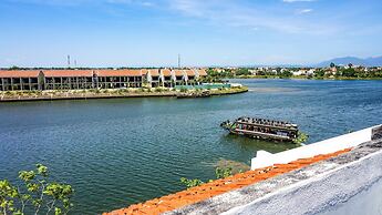 Riverside White House Hotel