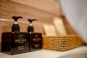 Riverside White House Hotel