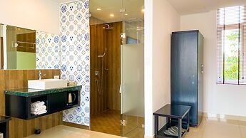 Riverside White House Hotel