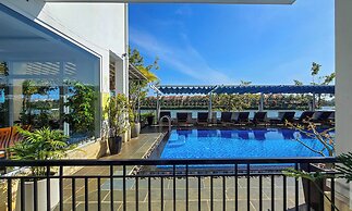 Riverside White House Hotel