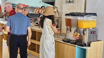 Ally Beach Boutique Hotel Hoian