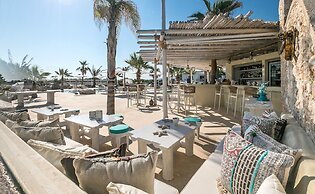 White Pearls Luxury Suites - Adults Only