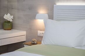 White Pearls Luxury Suites - Adults Only