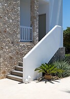 White Pearls Luxury Suites - Adults Only