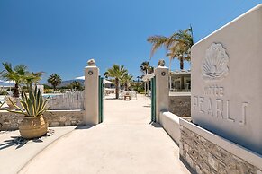 White Pearls Luxury Suites - Adults Only