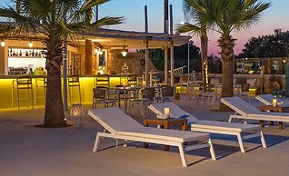 White Pearls Luxury Suites - Adults Only