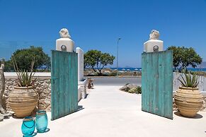 White Pearls Luxury Suites - Adults Only