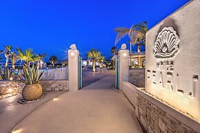 White Pearls Luxury Suites - Adults Only