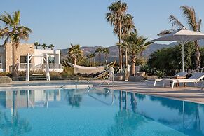 White Pearls Luxury Suites - Adults Only