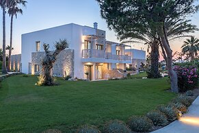 White Pearls Luxury Suites - Adults Only