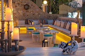 White Pearls Luxury Suites - Adults Only